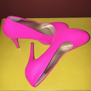 👄Charlotte Russe Hott Pink Textured Heels